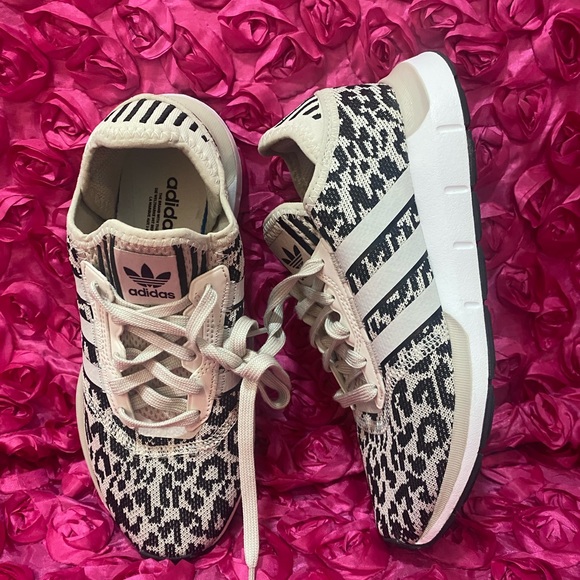 Adidas Women's Originals Swift Run x Casual Shoes